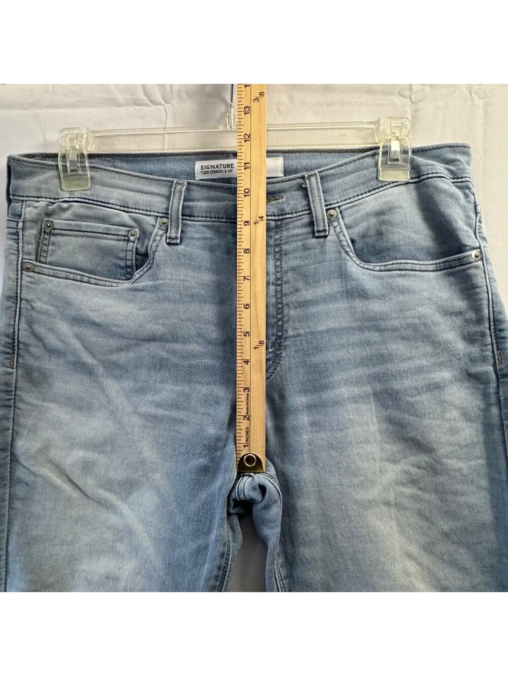 Signature Levi Jeans S37 Slim Light Wash Denim Stain Flaw